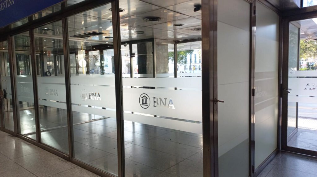 Ploteado institucional privacidad con vinilos esmerilados
